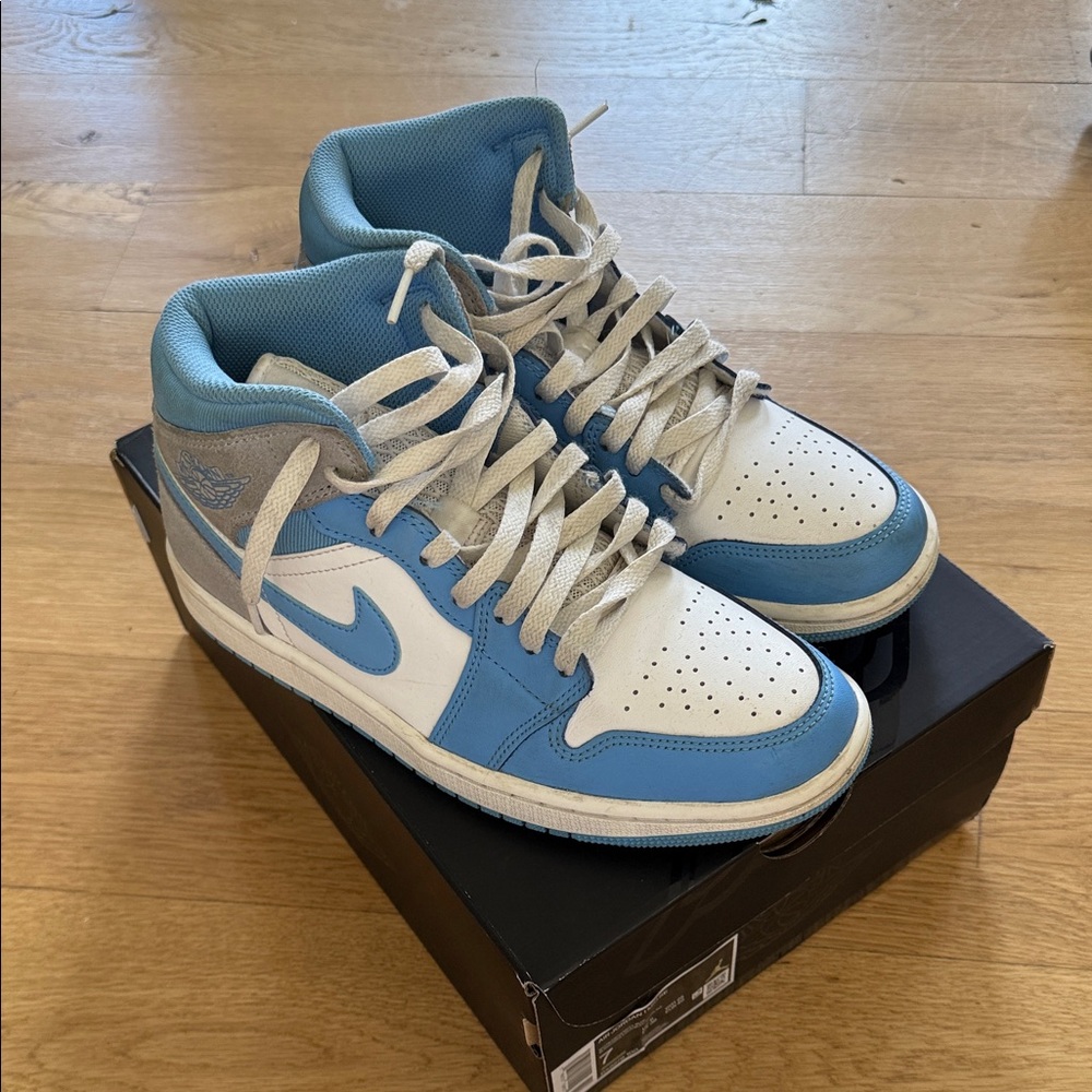 Nike Air Jordan 1 MID SE White/University Blue